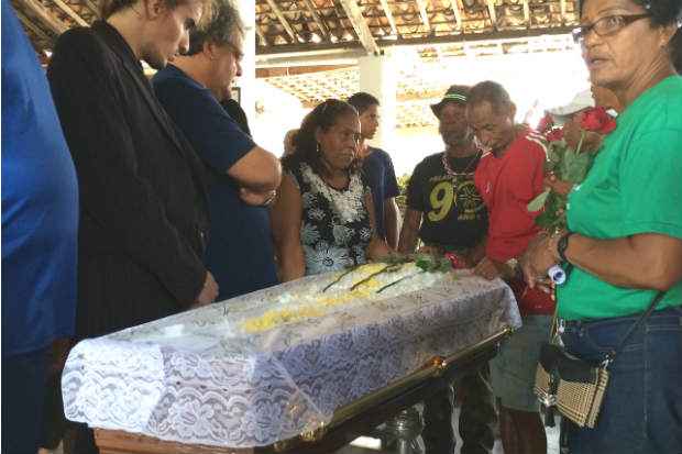 Foto: Thiago Neuenschwander/DP/DA Press (Velrio de Sela do Coco est sendo velado no Clube Vassourinhas, em Olinda, e enterro ser s 16h no Cemitrio de Guadalupe)