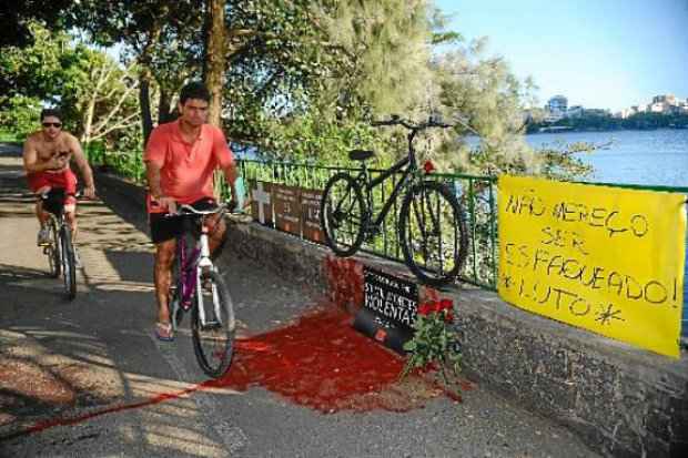 Protesto prximo ao local onde Jaime (no detalhe) foi alvo de criminosos: insegurana na sede dos Jogos Olmpicos de 2016. (Foto: Fernando Frazo/Agncia Brasil)