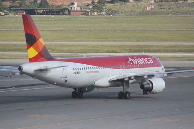 Aeronave transportava 238 passageiros e dez tripulantes vindos de Bogot. (Foto: Flickr Aeroprints/Domnio pblico)