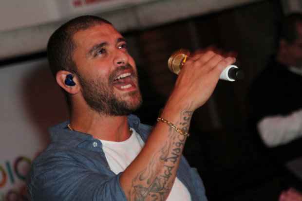 Diogo cantou clssicos do samba e algumas novidades do disco. Foto: Anderson Borde/Divulgao