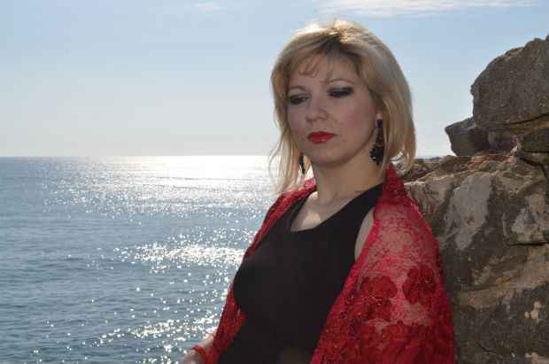 Programao conta com apresentao da cantora portuguesa Andra Matias. Foto: Tecendo/Divulgao 