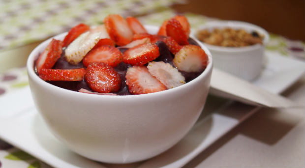 A promoção para o açaí, um dos pratos mais pedidos da casa, tem duração de um mês, começando na próxima quinta-feira (18). Foto: Breno Pessoa/ Divulgação A promoção para o açaí, um dos pratos mais pedidos da casa, tem duração de um mês, começando na próxima quinta-feira (18). Foto: Breno Pessoa/ Divulgação