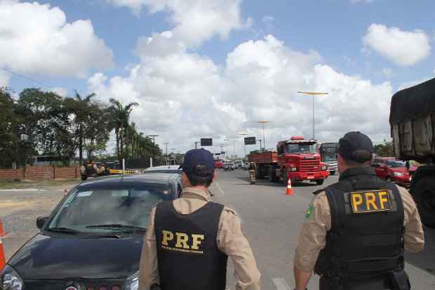 Policiais federais trocaram tiros com o acusado que terminou preso. Foto: PRF/Divulgao