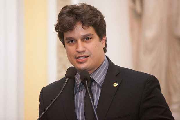 Deputado estadual Lucas Ramos se credencia para disputa da Prefeitura de Petrolina em 2016 | Política: Diario de Pernambuco