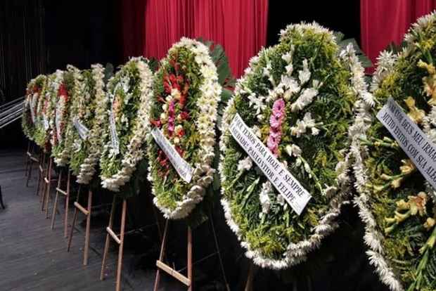 Familiares, amigos e fãs se despedem de Cristiano Araújo