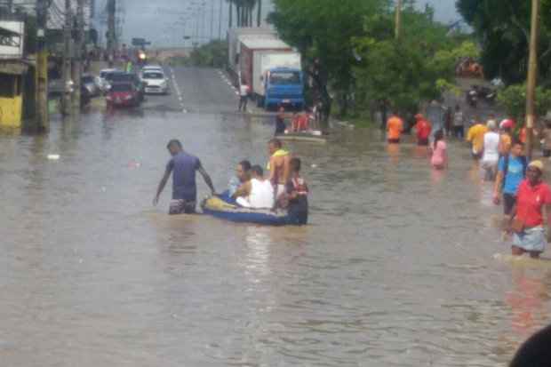 Avenida Recife, rea em frente ao Pan de Areias, ficou completamente alagada. Foto: Whatsapp Diario