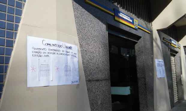 Local de prova tinha um comunicado sobre o adiamento. Fotos: Jos Alberto/Divulgao
