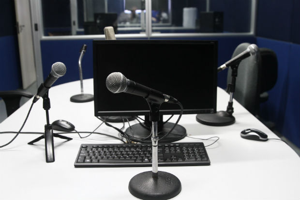 Desde dezembro de 2014, a Rádio Universitária FM tem Comitê Provisório de Conteúdo. Foto: Júlio Jacobina/DP/DA Press Desde dezembro de 2014, a Rádio Universitária FM tem Comitê Provisório de Conteúdo. Foto: Júlio Jacobina/DP/DA Press