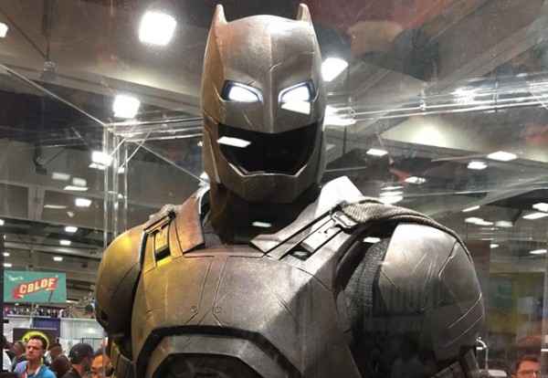 A Comic-Con apresenta a armadura do Batman do novo filme de Zack Snyder. Foto: Marvel /Instagram/Reproduo