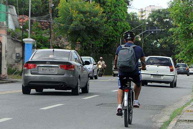 Ciclistas devem seguir algumas orientaes para pedalar com segurana. Foto:  Foto:Teresa Maia/DP/D.A Press