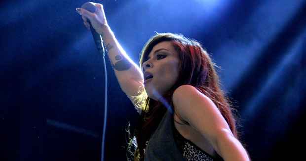 Fig 2015 Pitty Fala Sobre Ideologias E Sobe Ao Palco Em Noite Dedicada Ao Rock Viver Diario De Pernambuco fig 2015 pitty fala sobre ideologias e