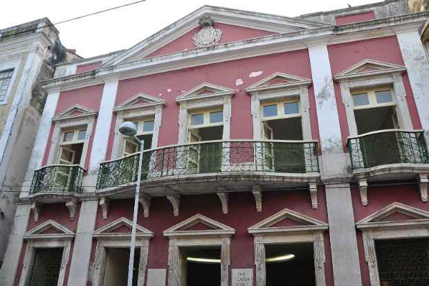 Embora o Santa Isabel tenha mais prestgio, o teatro mais antigo do Recife  o Apolo. Foto: Ricardo Fernandes/DP/DA Press