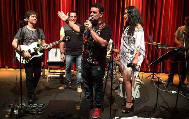Luciano Magno, Benil, Andr Rio e Carla Rio cantam sucessos de compositores pernambucanos. Foto: J. Marinheiro/Divulgao