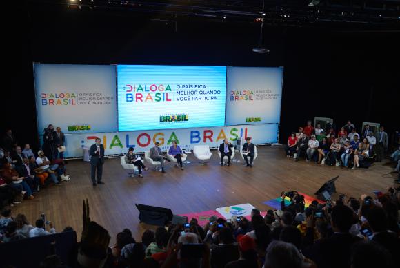 Dilma e cinco ministros de Estado participaram do lanamento da plataforma. FOTO: Wilson Dias/Agncia Brasil