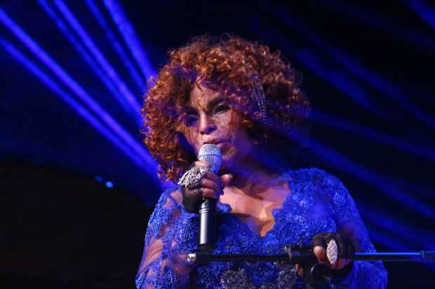 Elza Soares traz turn em tributo ao compositor Lupicnio Rodrigues, em duas apresentaes, no Recife. Foto: Reproduo/Facebook