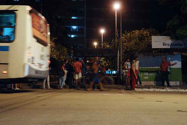 Crimes ocorreram  noite na avenida General Polidoro, que tem grande movimento de estudantes. Foto: Joo Veloso/Esp DP/D.A.Press