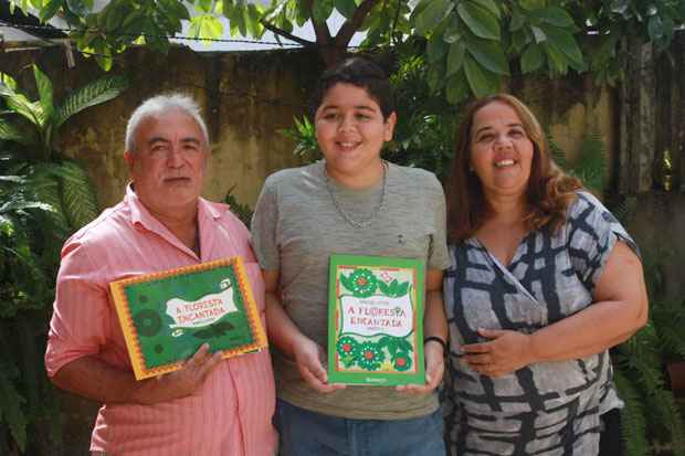 Manuel Vtor recebeu dos pais o estmulo para escrever os dois livros que lanou. (Foto: Jlio Jacobina/DP/D.A Press)