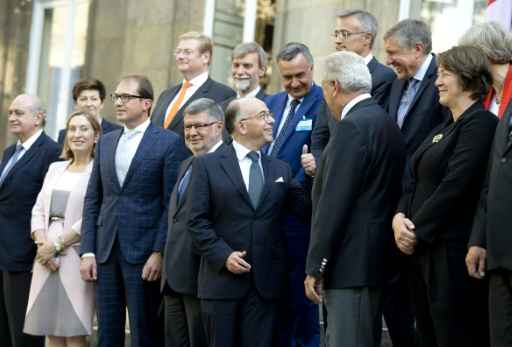 Ministro europeus se renem para foto aps reunio em Paris. Foto: Alain Jocard/AFP