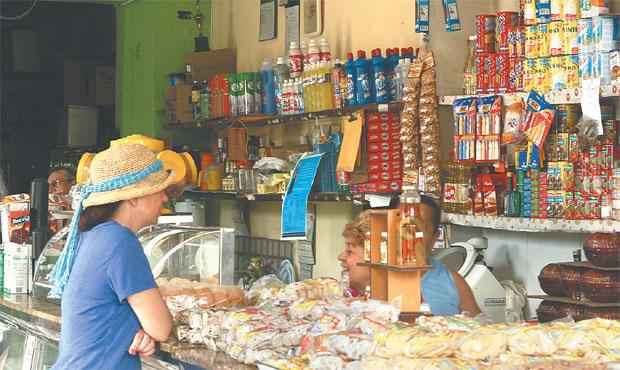 Mercearia Nabuco, no bairro de Casa Amarela, est aberta desde os anos 1960 e vende itens que vo de alimentos a utenslios domstico (DA.PRESS: Jlio Jacobina)
