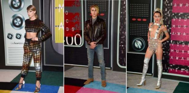 Taylor (e), Bieber e Miley (d) na entrada do VMA 2015. Foto: AFP Photo/Reproduo