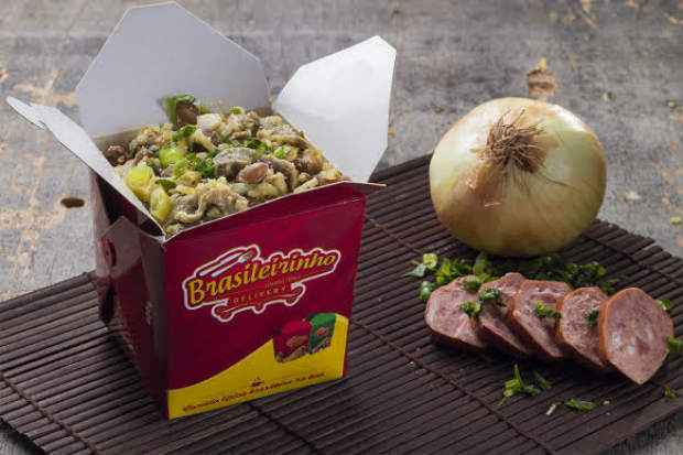 Embalagens de comida japonesa ganham recheios de comida nacional no Brasileirinho Delivery. Foto: Andr Polvani/Divulgao