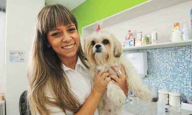A veterinária Fabiana Reis alerta que todo exagero é ruim. Foto: Jair Amaral/EM/D.A Press A veterinária Fabiana Reis alerta que todo exagero é ruim. Foto: Jair Amaral/EM/D.A Press