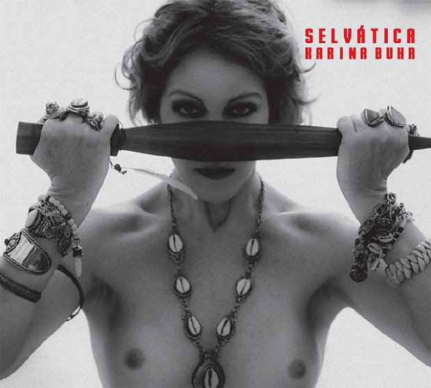 Na capa do terceiro disco Selvtica, Karina Buhr diz ter se inspirado em mulheres guerreiras dos textos sagrados. Foto: Reproduo/Facebook (Foto: Reproduo/Facebook)