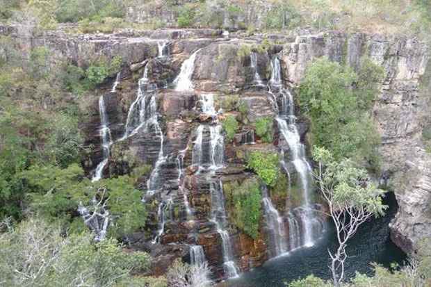 Almcegas 1: a cachoeira tem 50 metros de altura e uma trilha de 1,5 quilmetros (Laisa Queiroz)