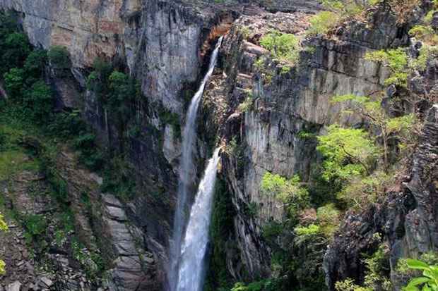 No Parque Nacional, h esse belo mirante de onde d para ver um dos saltos do Rio Preto (Laisa Queiroz)
