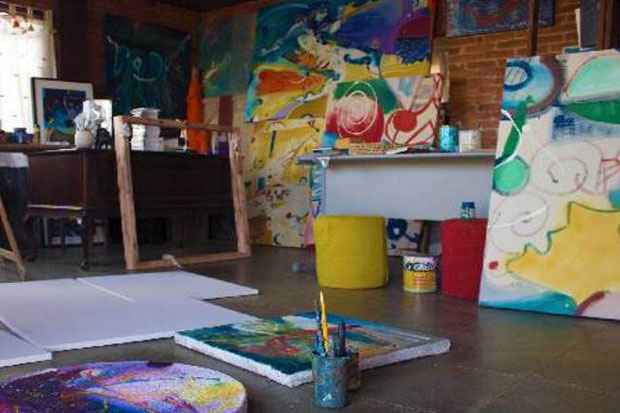 Espaos de criao dos artistas que vivem em Tiradentes so abertos para os turistas (Rota dos Ateliers/Divulgao)