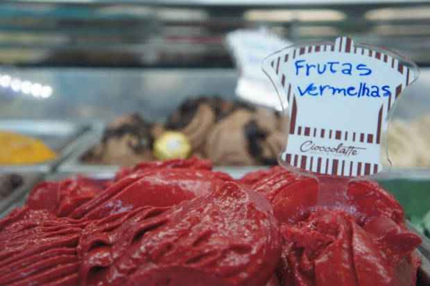No dia do sorvete uma das opes  o Gelato com frutas vermelhas espanholas da Cioccolatte, no bairro do Recife. Foto: Legenda/Divulgao