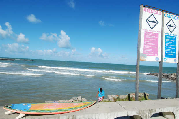 Prtica de atividades nuticas  proibida em 32 KM de praia. Foto: Cecilia de Sa Pereira/DP/D.A Press 
