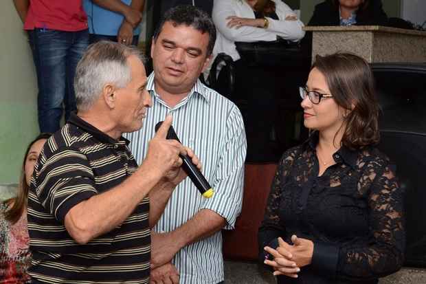 Prefeita foi pessoalmente ao Legislativo para explicar aos vereadores os gastos do municpio. Foto: Divulgao