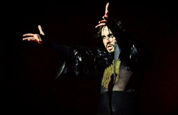 No palco, Hooker apresenta performance intensa e extravagante com msicas de dor de cotovelo. Foto: Gui Simi/Divulgao


