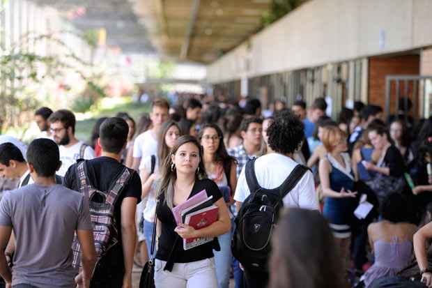 Brasileiras recebam salrios em mdia 30% menores do que os dos homens e correspondem a maior parcela de desempregados do pas. Foto: Edilson Rodrigues/Agncia Senado