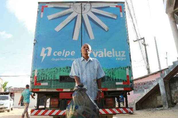 Jos Soares consegue zerar conta de luz com bnus que tem em troca de reciclveis. Foto: 	Brenda Alcantara/Esp DP/D.A Pres
