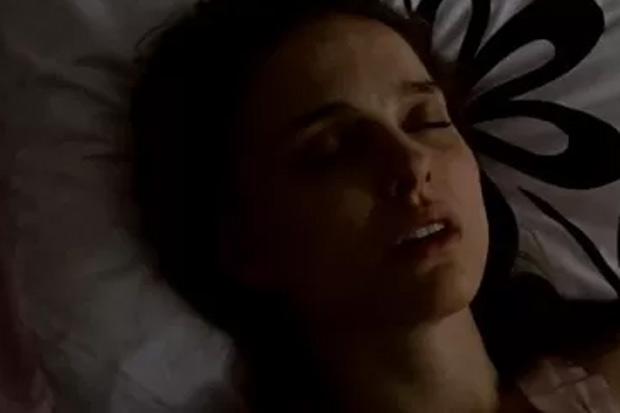 Cena da masturbao da atriz Natalie Portman no filme "Cisne Negro". Foto: Reproduo