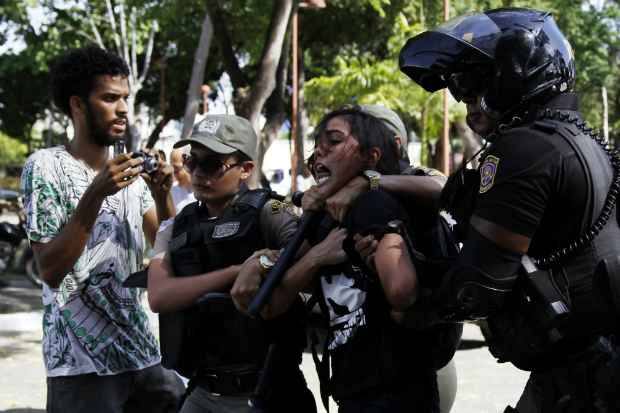 Movimento estudantil sofreu forte represso policial durante a luta pelo Passe Livre, em 2013. Fotos: Blenda Souto Maior/DP/D.A Press