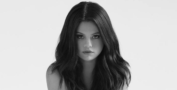 Nesta quinta-feira (8), uma entrevista de Selena Gomez  Billboard repercutiu nas redes sociais.  A cantora e atriz, de 23 anos, contou que tem Lpus e precisou fazer sesses de quimioterapia. Foto: selenagomez.com/Divulgao