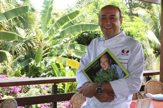 Restaurante Oficina do Sabor, comandado pelo chef Csar Santos (foto),  um dos que recebem convidados durante o festival. Foto: Julio Jacobina/DP/D.A Press