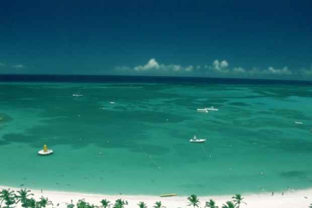 A praia de Palm Beach est entre as principais atraes da ilha (ATA/Divulgao)
