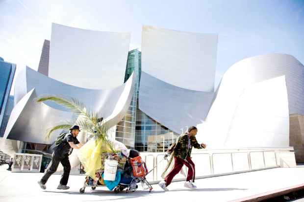 Prdio projetado por Frank Gehry  praticamente um personagem do filme O Solista. Foto: Paramount/ Divulgao