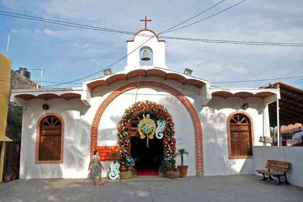 Ponto de grande visitao, a Igreja de Guadalupe, em Porto Vallarta  o retrato da f mexicana (Marcelo Ferreira/CB/D.A. Press)
