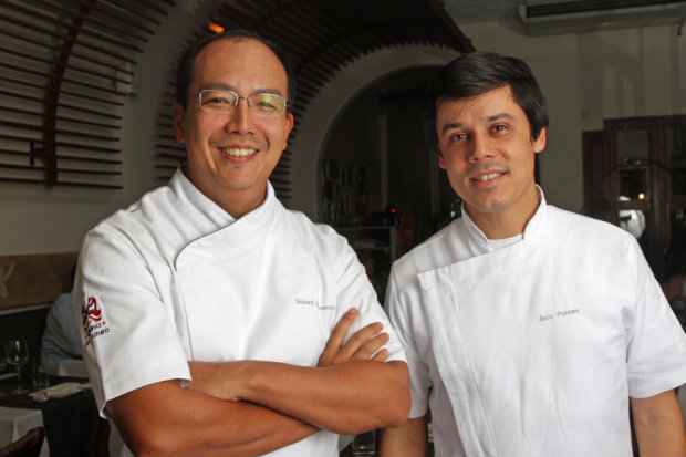 Andr Sabur (esq.) e Joca Pontes so alguns dos chefs responsveis pelo menu do evento. Foto: Roberto Ramos/DP/D.A Press. 