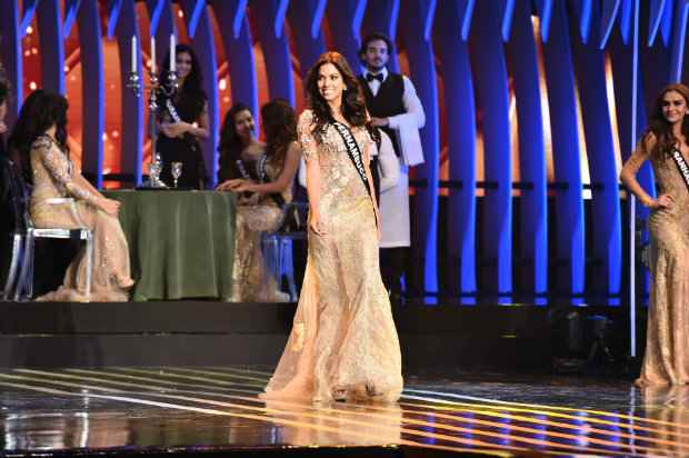 Miss Pernambuco, Sayonara Veras, no desfile de traje de gala