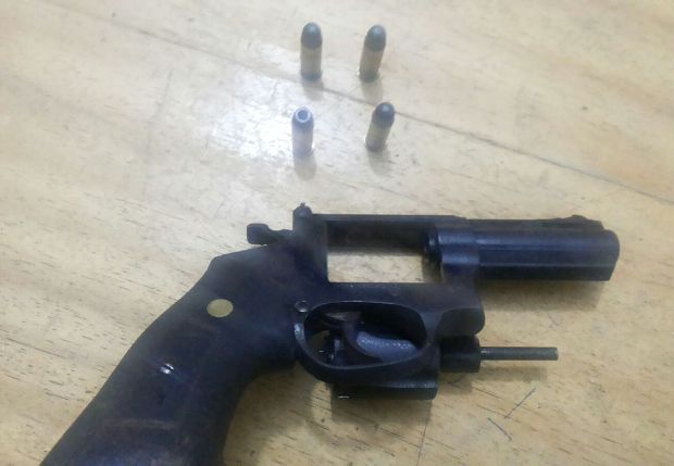 Arma calibre 38  a 13 encontrada este ano. Foto: Fernando Portto/Divulgao