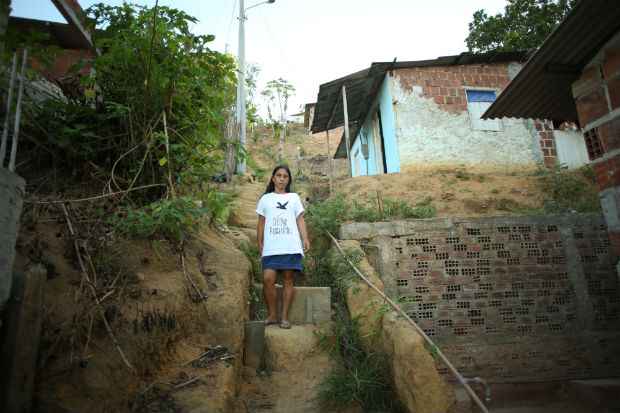 Mrcia reside na comunidade de Passarinho e sofre com falta de servios. Foto: Hesodo Goes/DP D.A Press