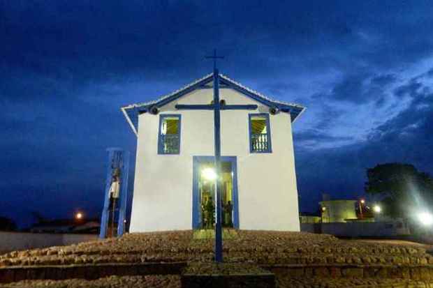 Em Chapada do Norte, Igreja Nossa Senhora do Rosrio dos Pretos  retrato da singeleza da populao local (foto: Elizabeth Colares/EM/D.A Press)