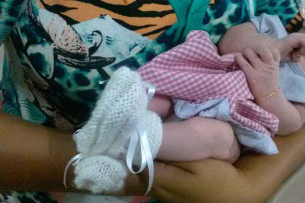 Beb de quatro meses foi internado ontem no Hospital Oswaldo Cruz. Foto: Larissa Rodrigues/DP/D.A.Press