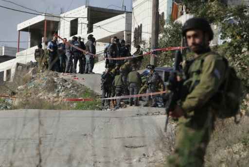 Foras de segurana israelenses guardam local do ataque, em Beit Omar, perto de Hebron. Foto: Hazem Bader/AFP